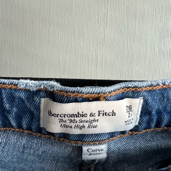 Abercrombie Curve Love Ultra High Rise 90s Straight Jean - Picture 4 of 5